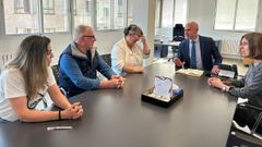 El gerente del �rea sanitaria de Pontevedra y O Saln�s, Jos� Flores, abord� la falta de pediatras con representantes vecinales de Monte Porreiro