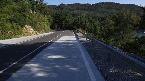 Carretera Casilla-Barra de MI�o (Coles), OU-0503, de la Diputaci�n de Ourense.