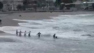 El rescate en la playa de Riazor