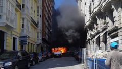 Arde una furgoneta en Marcial del Adalid y provoca una gran columna de humo