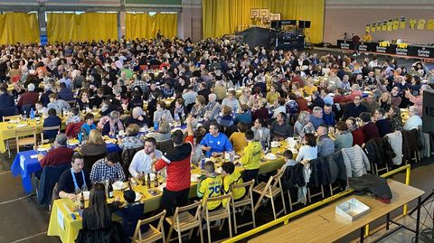 Codillo.M�s de 1.050 comensales se citaron en la Festa do Codillo