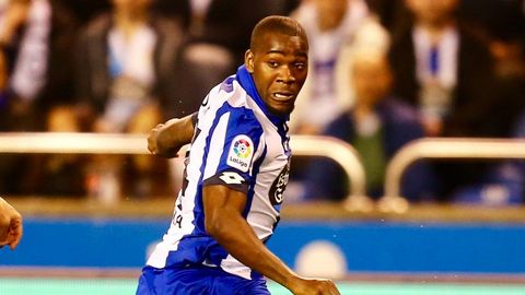 Temporada 2016/17
La marcha de Babel al Besiktas obliga al D�por a reforzar los extremos. Llegan Kakuta y Ola John, que no acaban de afianzarse. Adem�s, la salida de Rub�n Mart�nez provoca la llegada de Davy Roef.