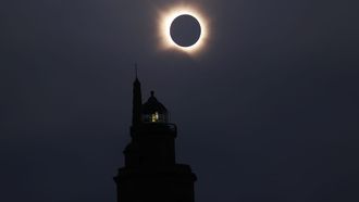 Vista desde la torre de H�rcules del momento en el que la luna tap� por completo el sol