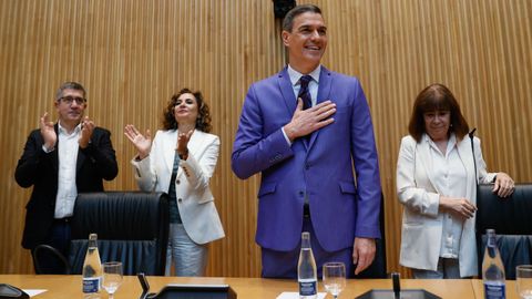 Pedro S�nchez durante la reuni�n que ha mantenido con su equipo de gobierno en el Congreso.