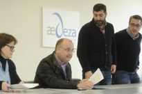 Antonio Lamas con miembros de la directiva  y la secretaria de la AED, Chus Garc�a. 