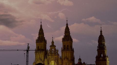 La tormenta el�ctrica, sobre la Catedral de Santiago