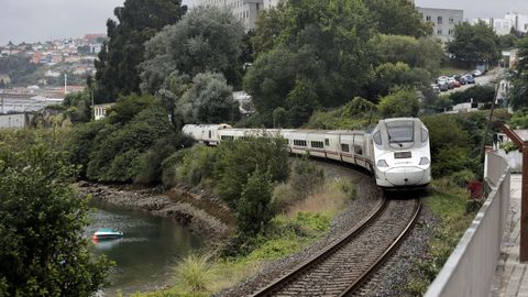 Imagen de archivo de un tren pasando por As Xubias