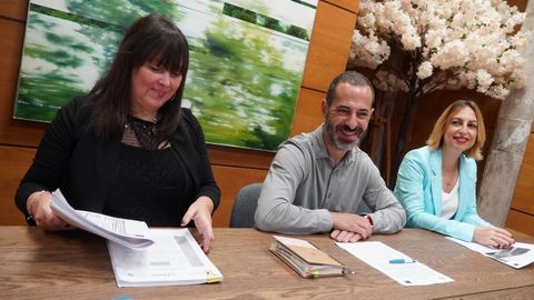 El edil de Siero, �ngel Garc�a, junto a la primera teniente de alcalde, Susana Madera, a su derecha.