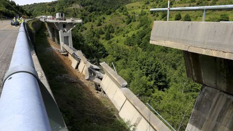 El vano hundido meda en torno a los 50 metros de longitud.