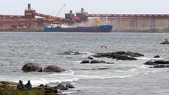 Descarga de al�mina en San Cibrao, en una imagen de archivo