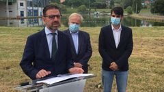 El alcalde, �ngel Mato, el presidente del Puerto, Jos� Manuel Vilari�o, y el concejal de Urbanismo, Juli�n Reina