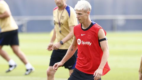 El Barcelona sigue sin poder inscribir a Dani Olmo