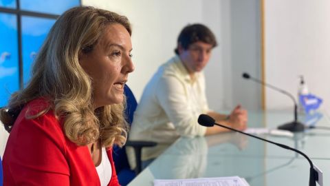 La presidenta del PP de Asturias, Teresa Mallada, y el presidente de NNGG, Andr�s Ruiz