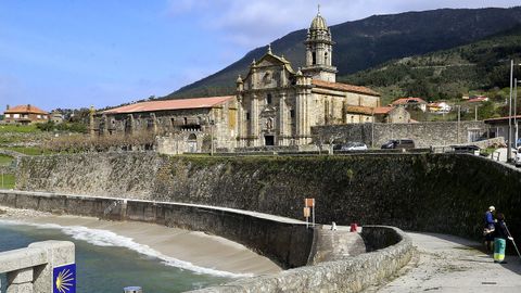 El monasterio de Santa María de Oia, fundado en 1137, se convertirá en un hotel de lujo