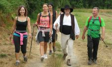 Participantes en la apertura de la ruta de senderismo de Negreira. 