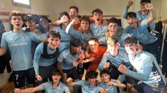 Los juveniles del Celta celebran la victoria lograda ante el Oviedo en El Requexn en la maana de este domingo (1-3).