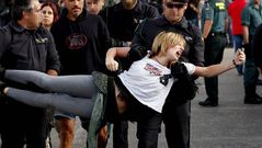 Pedradas contra los detractores