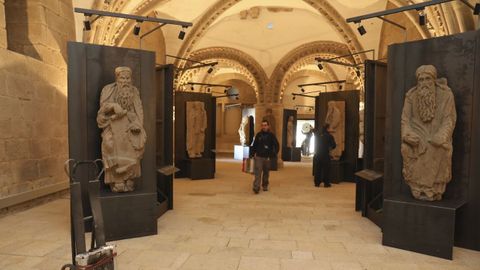 Imagen de las estatuas del Maestro Mateo.