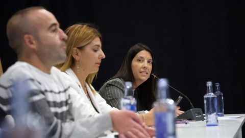 PLENO MOCION DE CENSURA EN EL CONCELLO DE RIBEIRA, DONDE LUIS PEREZ BARRAL ALCALDE DEL BNG CEDE EL BASTON DE MANDO A LA NUEVA ALCALDESA MARIA JOSE SAMPEDRO CANDIDATA DEL PP, PRIMERA MUJER EN ESTE PUESTO.