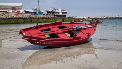 A desgraza  que xa non hai dornas nas que remar: nin polbeiras, nin xeiteiras, nin tramalleiras, nin palangreiras, nin con tilla nin sen tilla.
