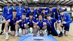 El Jealsa j�nior masculino posa con el trofeo de campe�n en A Estrada.