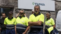 Los trabajadores de Valoriza a las puertas de las instalaciones en Sete P�as