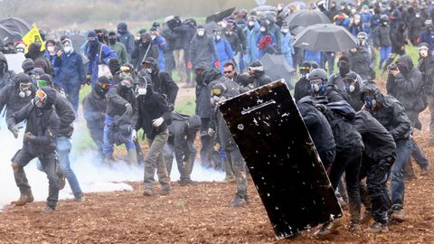 Disturbios durante la manifestaci�n de este s�bado en la localidad de Saint-Soline contra la construcci�n de un nuevo embalse 