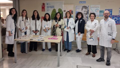 tabaco.Especialistas del Chuac en la jornada celebrada para concienciar sobre el consumo de tabaco