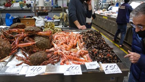 Centollas, cigalas y percebes en la plaza de Lugo