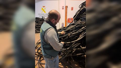 La Guardia Civil detiene a tres personas por la venta de cable de cobre robado