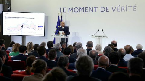 El primer ministro francés, François Bayrou, presenta las líneas principales del ajuste presupuestario para el próximo año.