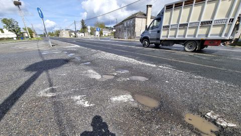 El peligroso y deteriorado acceso al centro mdico de O Corgo