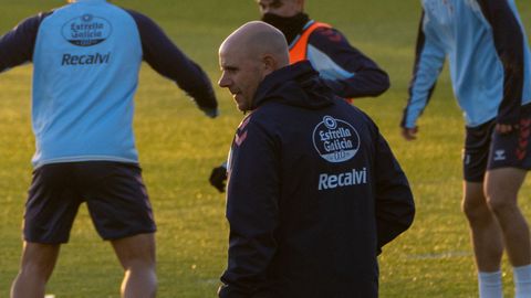 El entrenador del Celta Fortuna, Fredi &Aacute;lvarez, en el entrenamiento de este viernes.