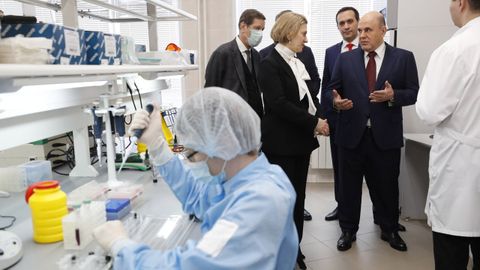 La directora de Rospotrebnadzor, Anna Popova, durante una visita al Centro de Investigaci�n de Virolig�a y Biotecnolog�a, en Novosibirsk, Rusia, en el a�o 2021
