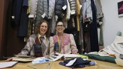 Elvira y Trini Rey, en Sarey, un taller de modistas que cumple en abril su vig�simo aniversario en Santiago. Aunque trabajan de cara al p�blico de lunes a viernes de 9.30 a 20.00 (sin descanso), las hermanas se llevan el fin de semana el trabajo a casa para dar salida a todos los encargos, que van desde arreglos, hasta confecci�n a medida para el d�a a d�a o eventos.