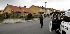 La vivienda, primera por la izquierda, se anuncia en una web inmobiliaria como propiedad embargada. 