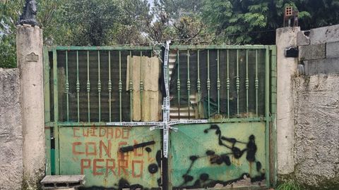 Puerta de acceso a la vivienda donde mataron a la vctima.