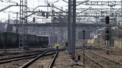 Catenaria en la estaci�n de Monforte