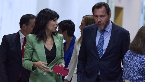 El ministro de Transportes, scar Puente, este lunes, con la ministra de Igualdad, Ana Redondo