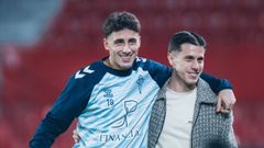 Pablo Dur�n y Alfon Gonz�lez, sobre el c�sped del Pizju�n antes del Sevilla-Celta.