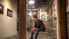 Pepe Hombre en la galer�a La Doce de Boiro, donde expone su colecci�n��Beautiful world�