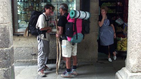 Algunas revistas de viajes publican reportajes sobre cmo pasar 48 horas en Santiago y hacen una seleccin de tiendas del casco viejo.