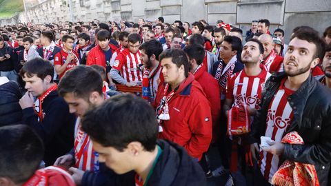 La afici�n del Sporting llega a Oviedo para el derbi