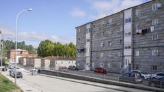 Imagen de archivo de viviendas situadas en el barrio de Covadonga de la capital ourensana, donde apareci� el veh�culo
