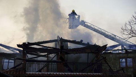 Incendio en el monasterio budista de San Amaro (Ourense).