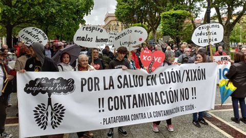 Manifestacin contra la contaminacin en Gijn y por un vial de Jove soterrado