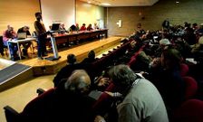El Claustro vivi� momentos de agrio debate sobre los presupuestos y el mapa de titulaciones.