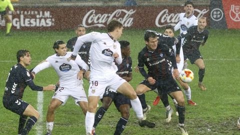 La lluvia marc el partido de Copa entre el Pontevedra y el Eibar