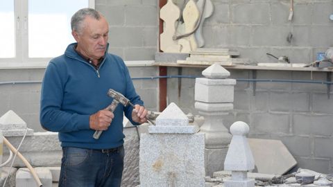 El taller de Manuel, en la parroquia estradense de Pardemar�n, sigue en funcionamiento.
