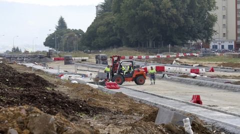 Los trabajos de las aceras avanzan frente a Caranza.